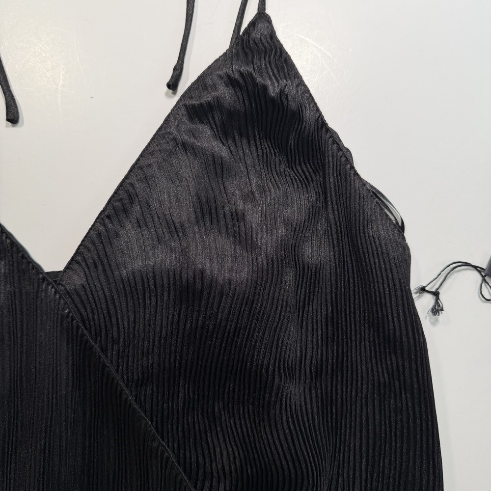 ASTR The Label NWT L  Black Pleated Tie Strap Camisole Cropped Minimalist - Picture 3 of 12